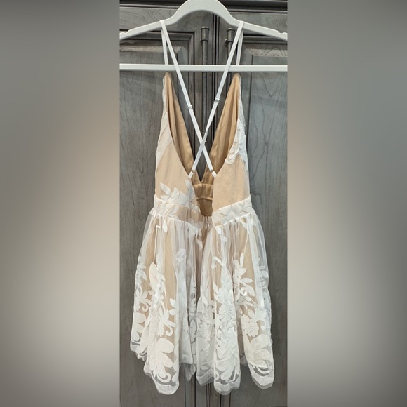 Luxxel Lace Party Dress Size Small - Picture 2 of 5